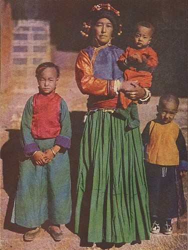 Mosuo royals with infant, 1920s