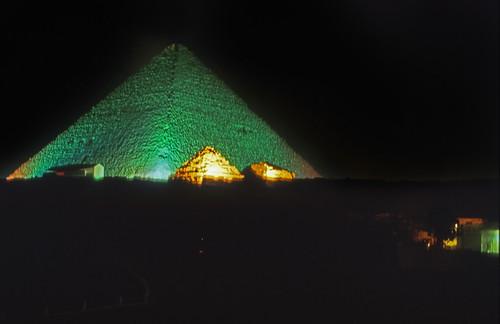 Ägypten 1999 (624) Kairo: Pyramiden von Gizeh • <a style="font-size:0.8em;" href="http://www.flickr.com/photos/69570948@N04/31507707144/" target="_blank">Auf Flickr ansehen</a>