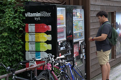 Street vending machine