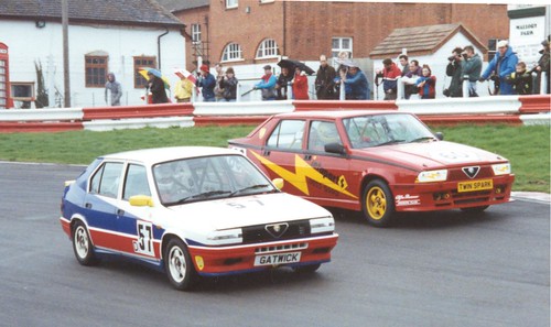 Another of the great rivalries was that between Will Winterson (33) and Clive Hodgkin (75) in 1991, seen here exiting the Mallory hairpin.