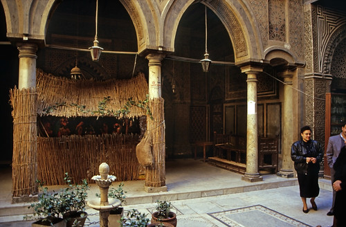 Ägypten 1999 (706) Kairo: Hängende Kirche • <a style="font-size:0.8em;" href="http://www.flickr.com/photos/69570948@N04/32233638540/" target="_blank">Auf Flickr ansehen</a>