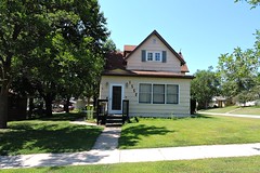 1552 4th Ave, Windom, Minnesota. Long time residence of Charles and Ebba Hoffstrom. Charles was a former mayor of Windom.