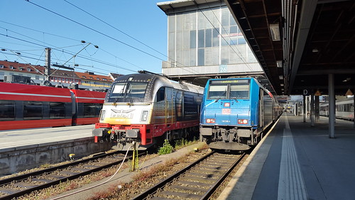 Alex 183 001 "175 Jahre Deutsche Eisenbahn" + DB 146 246-4 "Bahnland Bayern", München Hbf (Haupthalle), de-M