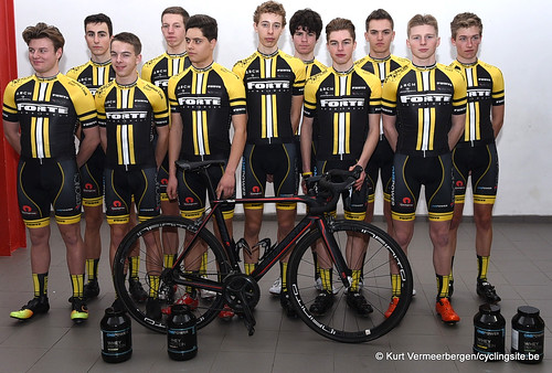 young cycling team (40)