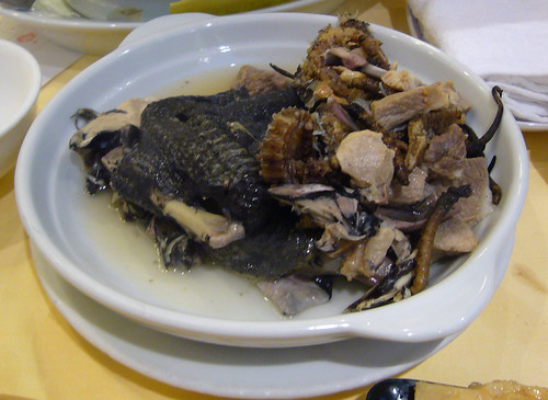 Soup with black-skinned chicken, seahorse, cordyceps