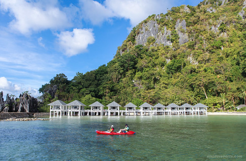 Lagen Island - Kayak (Photocourtesy of El Nido Resorts)