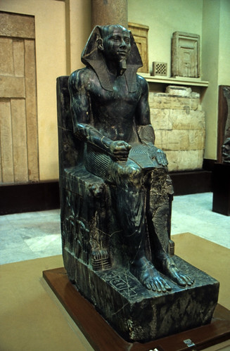 Ägypten 1999 (599) Kairo: Chephren-Sitztstatue, Ägyptisches Museum Ägypten 1999 (599) Kairo: Chephren-Sitztstatue, Ägyptisches Museum • <a style="font-size:0.8em;" href="http://www.flickr.com/photos/69570948@N04/31215660754/" target="_blank">Auf Flickr ansehen</a>