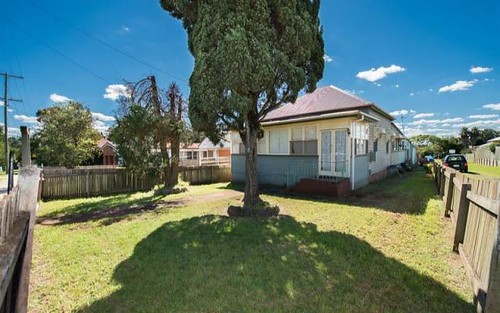239 South St, South Toowoomba QLD 4350