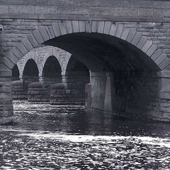 Burton Bridge • <a style="font-size:0.8em;" href="http://www.flickr.com/photos/87605699@N00/136308204/" target="_blank">View on Flickr</a>