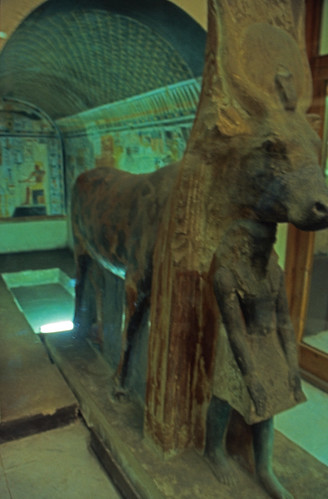 Ägypten 1999 (601) Kairo: Kapelle von Hathor, Ägyptisches Museum • <a style="font-size:0.8em;" href="http://www.flickr.com/photos/69570948@N04/31938689181/" target="_blank">Auf Flickr ansehen</a>