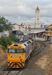 BL32 and G529 power out of the historic Ballarat station on 9149