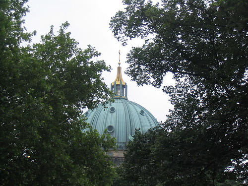 Berliner Dom roof through the trees