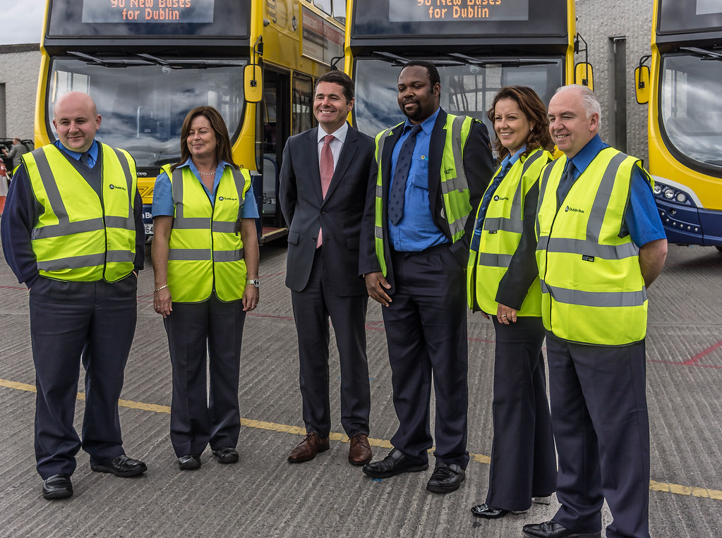 90 NEW BUSES FOR DUBLIN CITY [THE MINISTER AND THE BUS DRIVERS] REF-106979