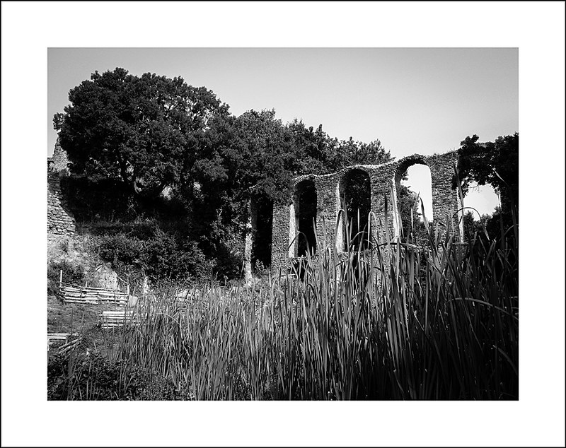 Aqueduct at the abandoned city of Monterano<br/>© <a href="https://flickr.com/people/7549071@N06" target="_blank" rel="nofollow">7549071@N06</a> (<a href="https://flickr.com/photo.gne?id=19883819842" target="_blank" rel="nofollow">Flickr</a>)