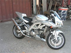 suzuki_sv1000_88 • <a style="font-size:0.8em;" href="http://www.flickr.com/photos/143934115@N07/31909543856/" target="_blank">View on Flickr</a>