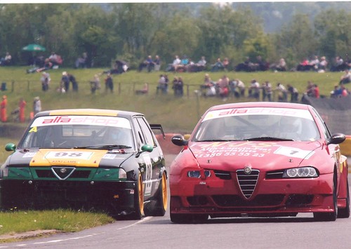 Another of the great rivalries – Adie Hawkins (33), and Neil Smith (156) fight it out at Castle Combe. This was before the days of track limits!!