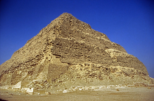 Ägypten 1999 (570) Kairo: Djoser-Pyramide, Sakkara • <a style="font-size:0.8em;" href="http://www.flickr.com/photos/69570948@N04/31745684572/" target="_blank">Auf Flickr ansehen</a>