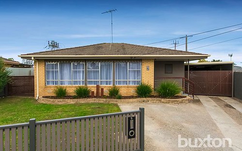 9 Young St, Breakwater VIC 3219