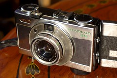 Anglų lietuvių žodynas. Žodis camera shutter reiškia fotoaparato užraktas lietuviškai.
