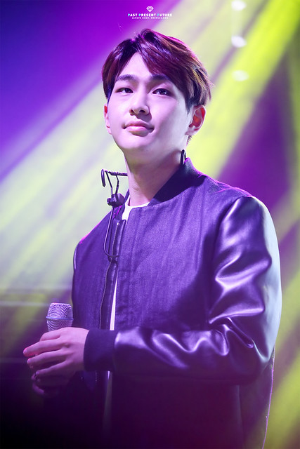 151002 Onew @ Coach Backstage Event 22437662350_99a3cb91d3_z