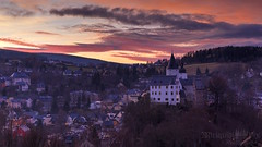 Schwarzenberg mit Schloss sieht ohne Schnee zur Weihnachtszeit rot • <a style="font-size:0.8em;" href="http://www.flickr.com/photos/91814557@N03/31468541241/" target="_blank">View on Flickr</a>