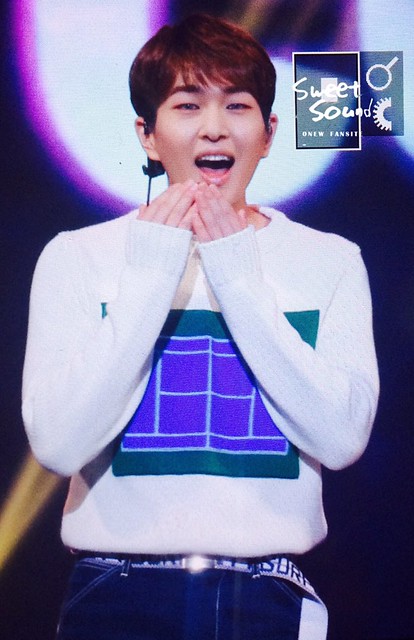 151125 Onew @ MBN Hero Concert 22948252129_8a2127539b_z