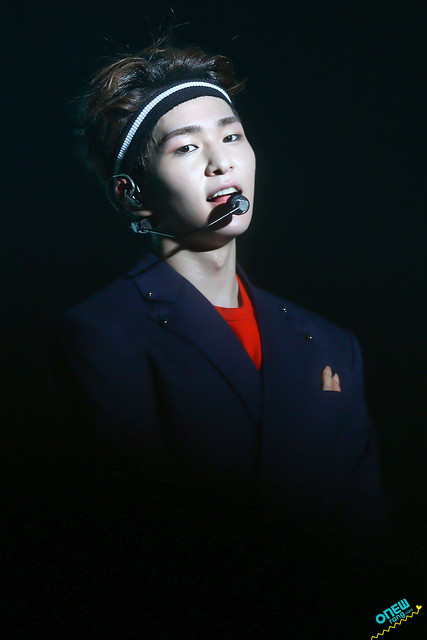 150816 Onew @ 'SHINee World Concert IV in Taipei' 20686046282_bbd6a03d41_z