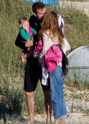 Blake Lively e Ryan Reynolds são fotografados pela primeira vez com a filha