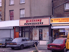 Anglų lietuvių žodynas. Žodis bookmakers reiškia lažybų lietuviškai.