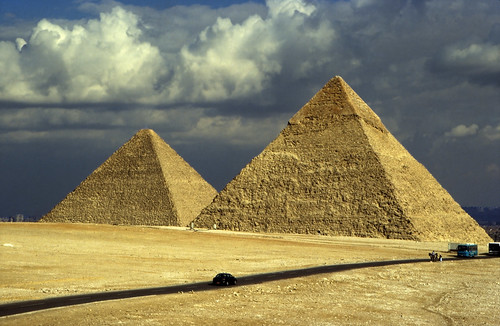 Ägypten 1999 (629) Kairo: Große Pyramiden, Gizeh • <a style="font-size:0.8em;" href="http://www.flickr.com/photos/69570948@N04/32367789066/" target="_blank">Auf Flickr ansehen</a>
