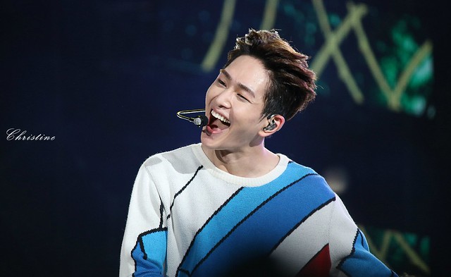 150816 Onew @ 'SHINee World Concert IV in Taipei' 20312419624_738970a8b4_z