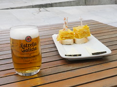 Relaxing in Sant de Compostela with s local brew!