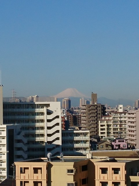 朝8時頃に見えた富士山をアップします。