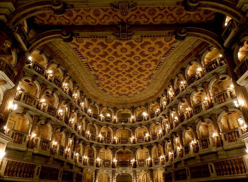 Mantova - Teatro Bibiena 3<br/>© <a href="https://flickr.com/people/7859200@N08" target="_blank" rel="nofollow">7859200@N08</a> (<a href="https://flickr.com/photo.gne?id=32108125861" target="_blank" rel="nofollow">Flickr</a>)