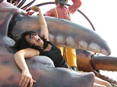 catherine in giant lobster claw • <a style="font-size:0.8em;" href="http://www.flickr.com/photos/70272381@N00/209688728/" target="_blank">View on Flickr</a>