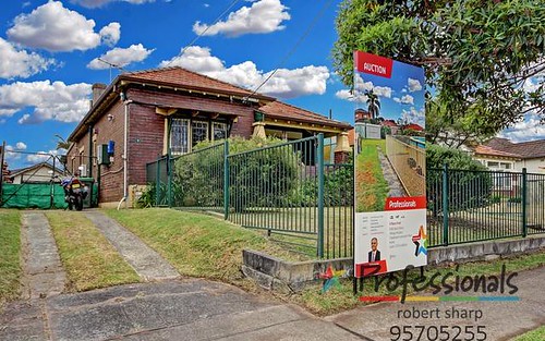 7 Albion St, Roselands NSW 2196
