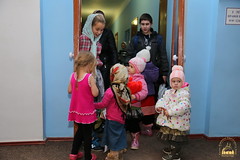 23. Humanitarian assistance for refugees at Svyatogorsk Lavra / Раздача гуманитарной помощи беженцам Лавры