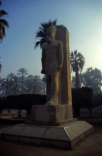Ägypten 1999 (589) Kairo: Ramses II.-Statue, Memphis • <a style="font-size:0.8em;" href="http://www.flickr.com/photos/69570948@N04/31144048954/" target="_blank">Auf Flickr ansehen</a>