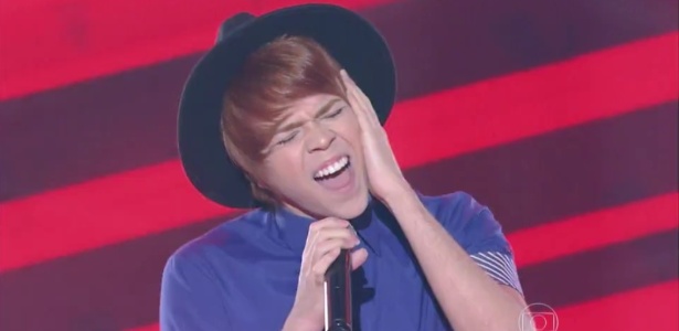 "Justin Bieber" do "The Voice Brasil" desafina e é rejeitado por jurados