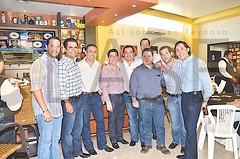9938. Gabriel Valdez, Everardo Villarreal, Gilberto Salguero, Herminio Elizondo, Rodolfo Bermúdez, Polo Pérez, Nacho Olivares, Félix Garza y Lupe Palacios.