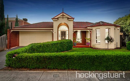 27 Creswick Drive, Point Cook VIC