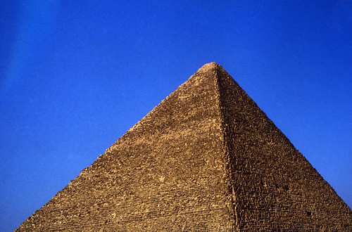 Ägypten 1983 (33) Gizeh: Cheopspyramide • <a style="font-size:0.8em;" href="http://www.flickr.com/photos/69570948@N04/22665634907/" target="_blank">Auf Flickr ansehen</a>