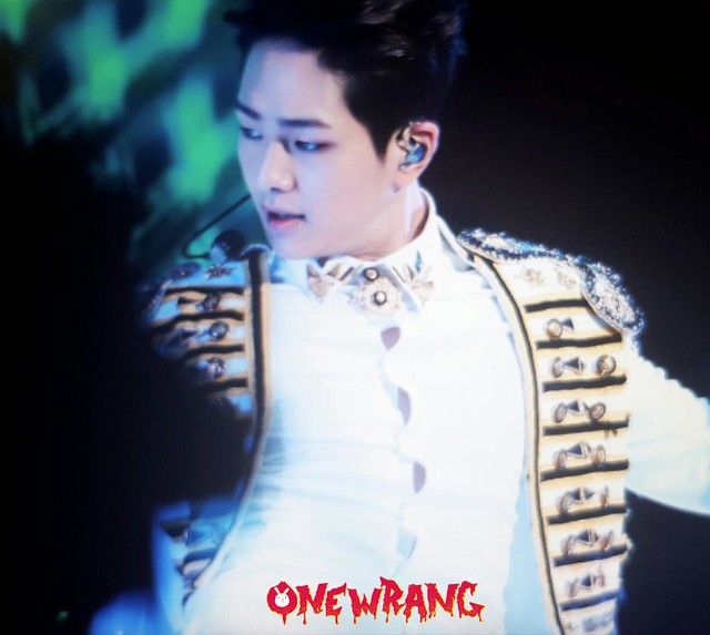 150816 Onew @ 'SHINee World Concert IV in Taipei' 20015486684_098a298b31_z