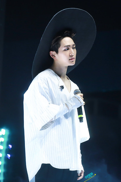 150816 Onew @ 'SHINee World Concert IV in Taipei' 20484781889_32a9840cae_z