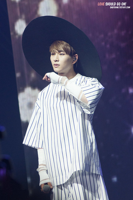 150927 Onew @ 'SHINee World Concert IV in Bangkok' 21916772335_81a429a25f_z