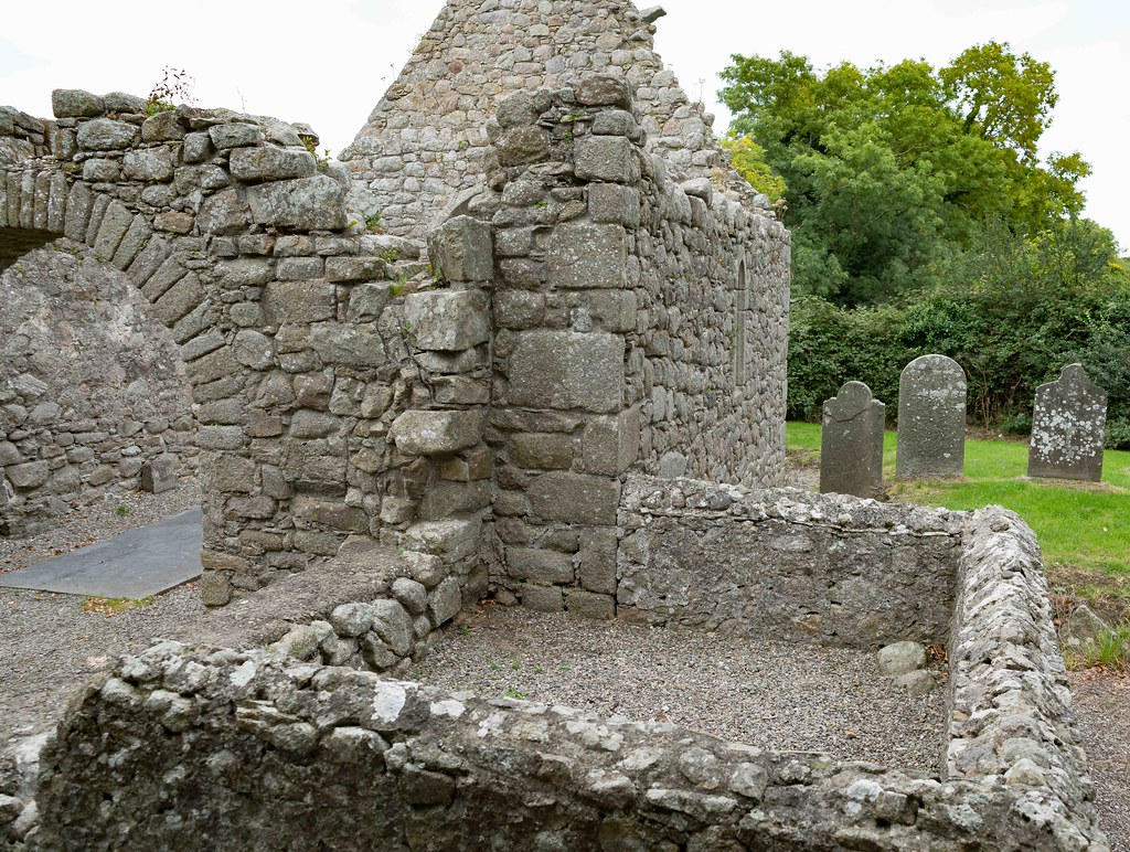 TULLY CHURCH AND THE LAUGHANSTOWN CROSSES [SEPTEMBER 2015] REF-108599