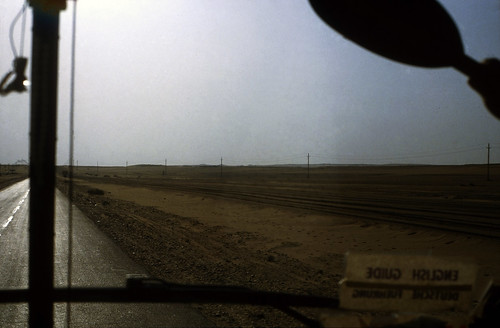 Ägypten 1983 (40) Desert Road • <a style="font-size:0.8em;" href="http://www.flickr.com/photos/69570948@N04/23105495662/" target="_blank">Auf Flickr ansehen</a>