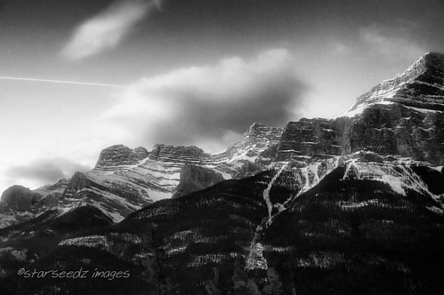majesty~ #rockies #rockiemountains #banff #alberta #roadtripping #blackandwhitephotography #nikon #starseedzimages #majestic #canada #breathtaking #landscapephotography