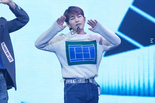 151125 Onew @ MBN Hero Concert 22688107994_fd1ac8afd6_z