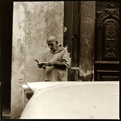 Reading, Havana, 2001